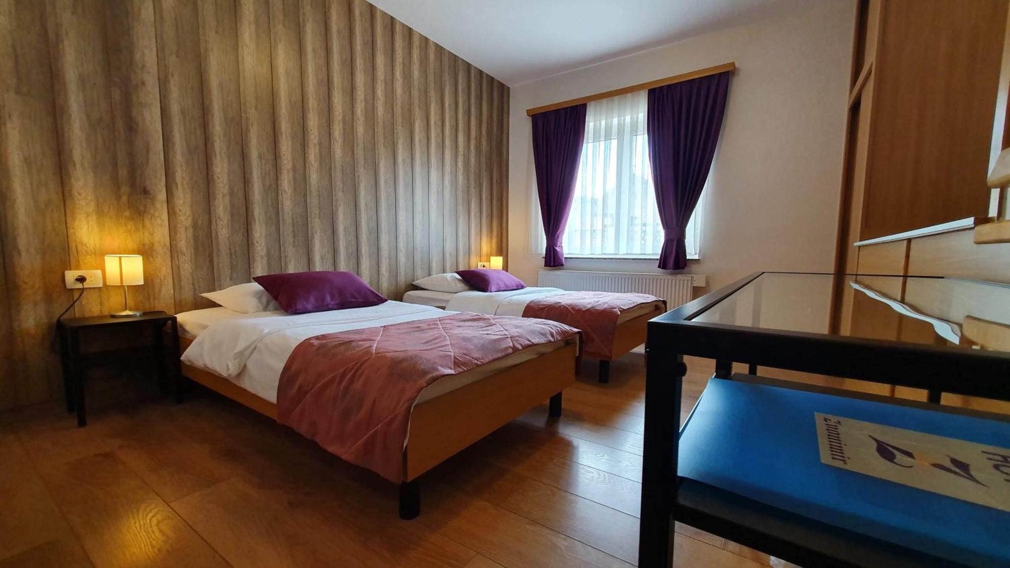 Hotel Zvonimir 오토칵 외부 사진