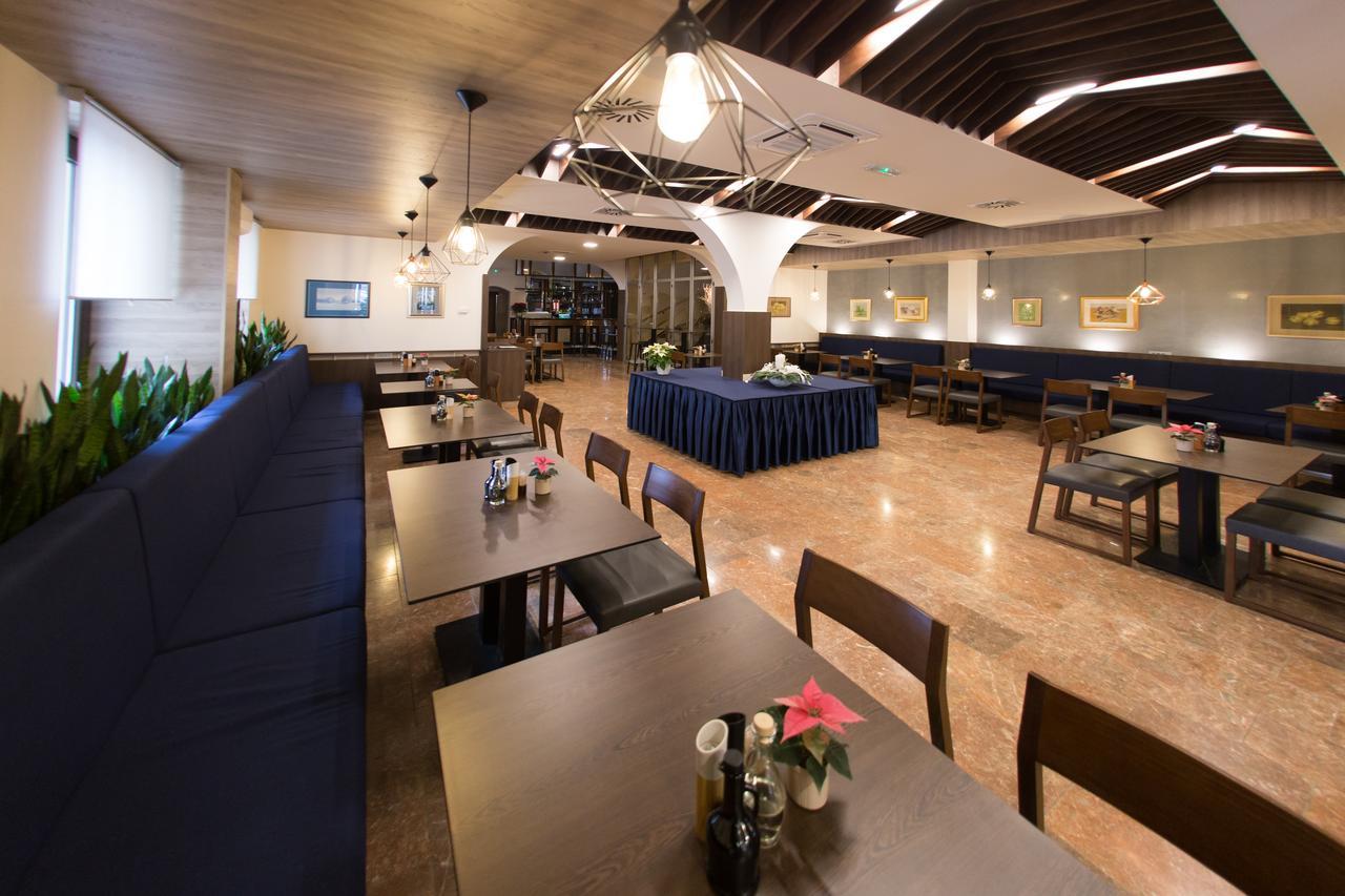 Hotel Zvonimir 오토칵 외부 사진