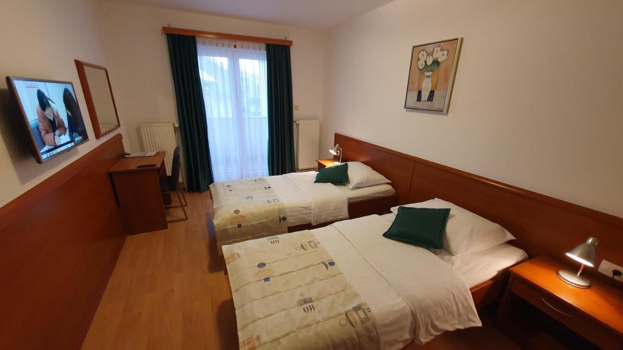 Hotel Zvonimir 오토칵 외부 사진