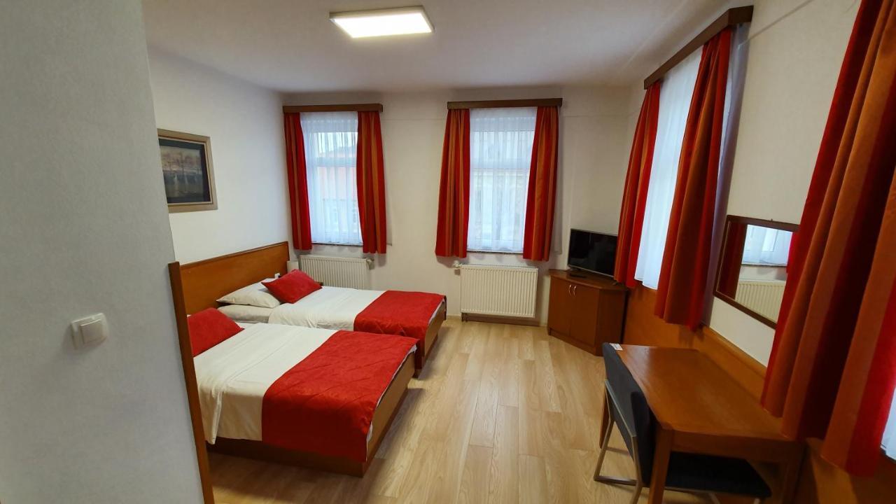 Hotel Zvonimir 오토칵 외부 사진