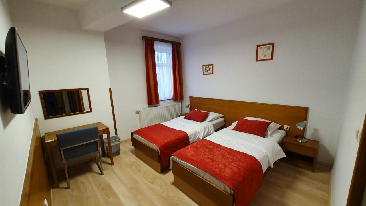 Hotel Zvonimir 오토칵 외부 사진