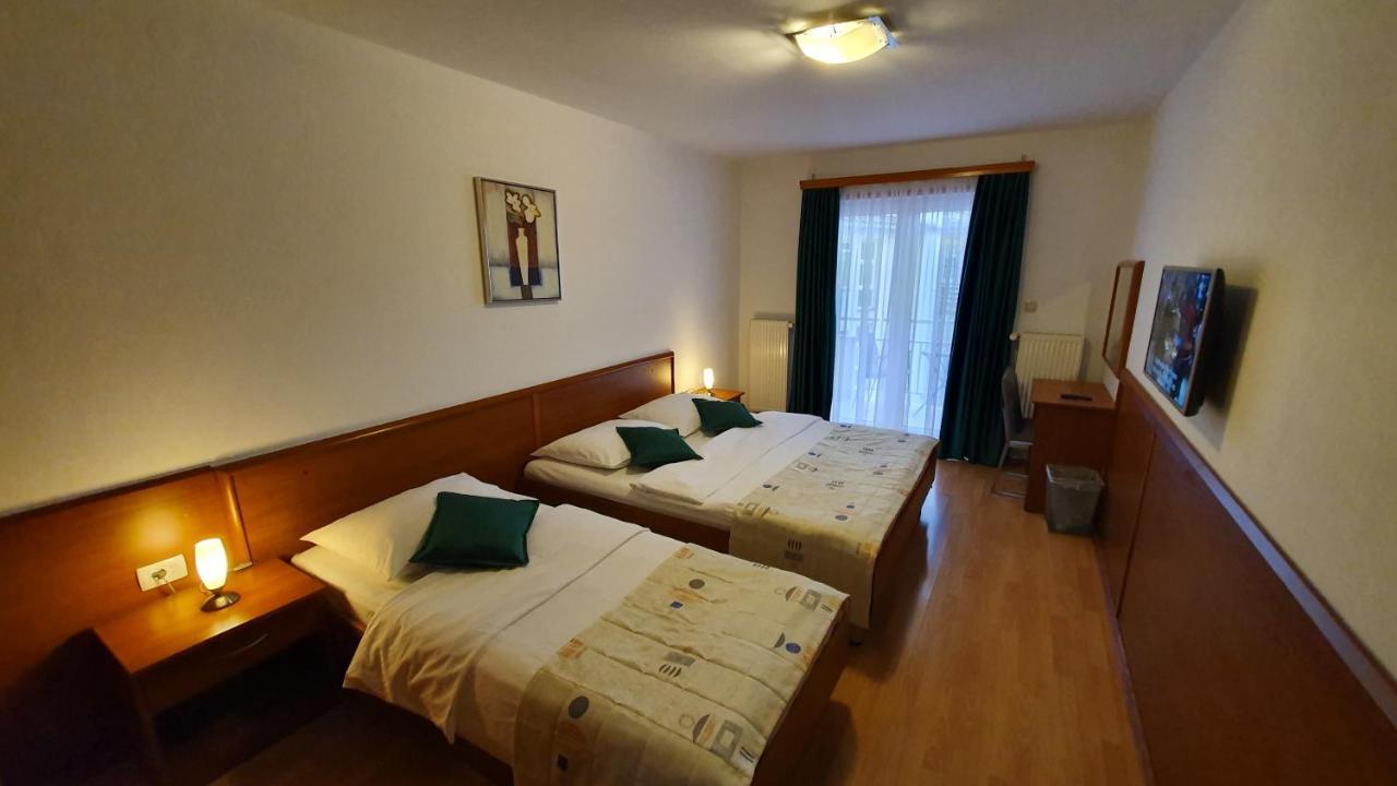 Hotel Zvonimir 오토칵 외부 사진