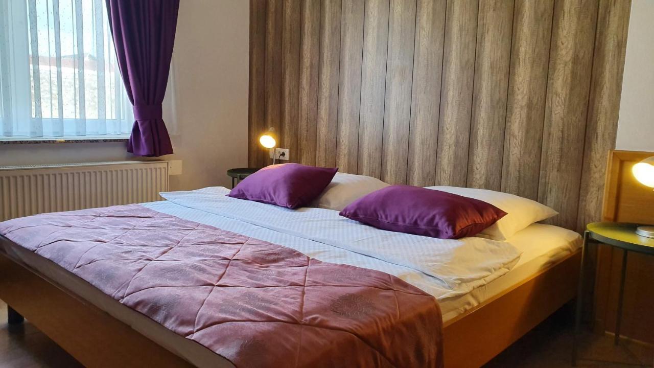 Hotel Zvonimir 오토칵 외부 사진