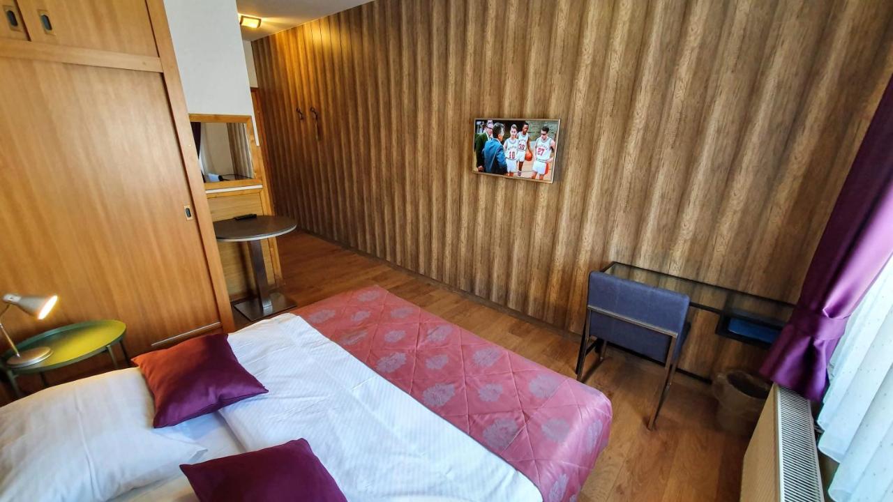 Hotel Zvonimir 오토칵 외부 사진